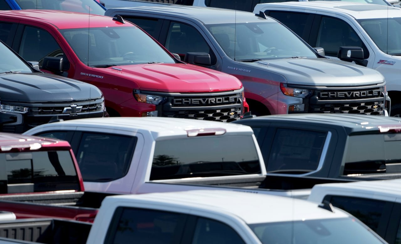 default-154 Multiple GM trucks of various colours.